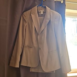 Pant and jacket suit set. Beige.